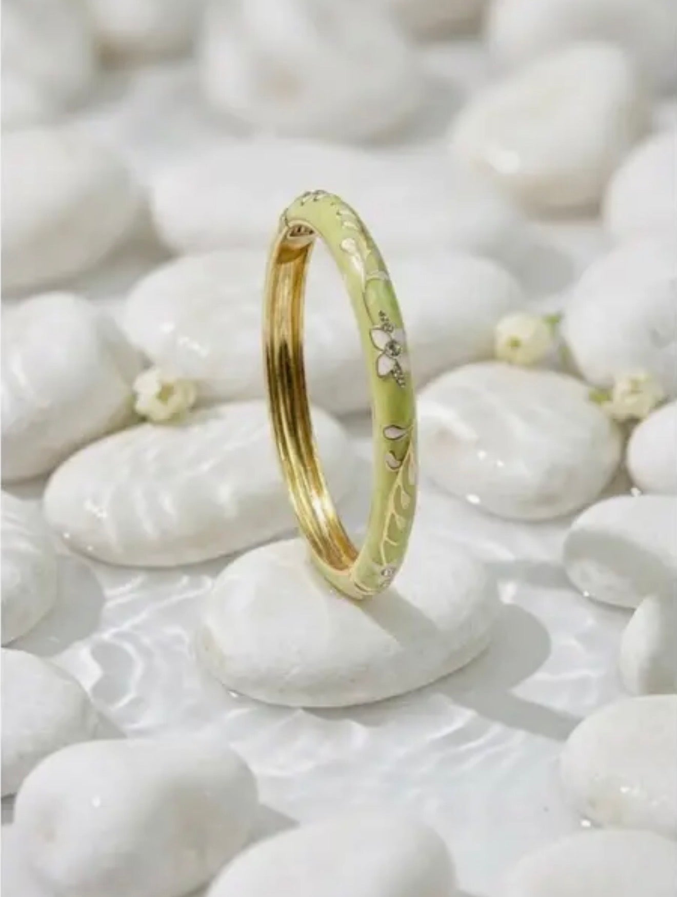 JONC THAÏLANDAIS ÉMAILLÉE EN LAITON – MOTIF FLEURS VERT 🌸