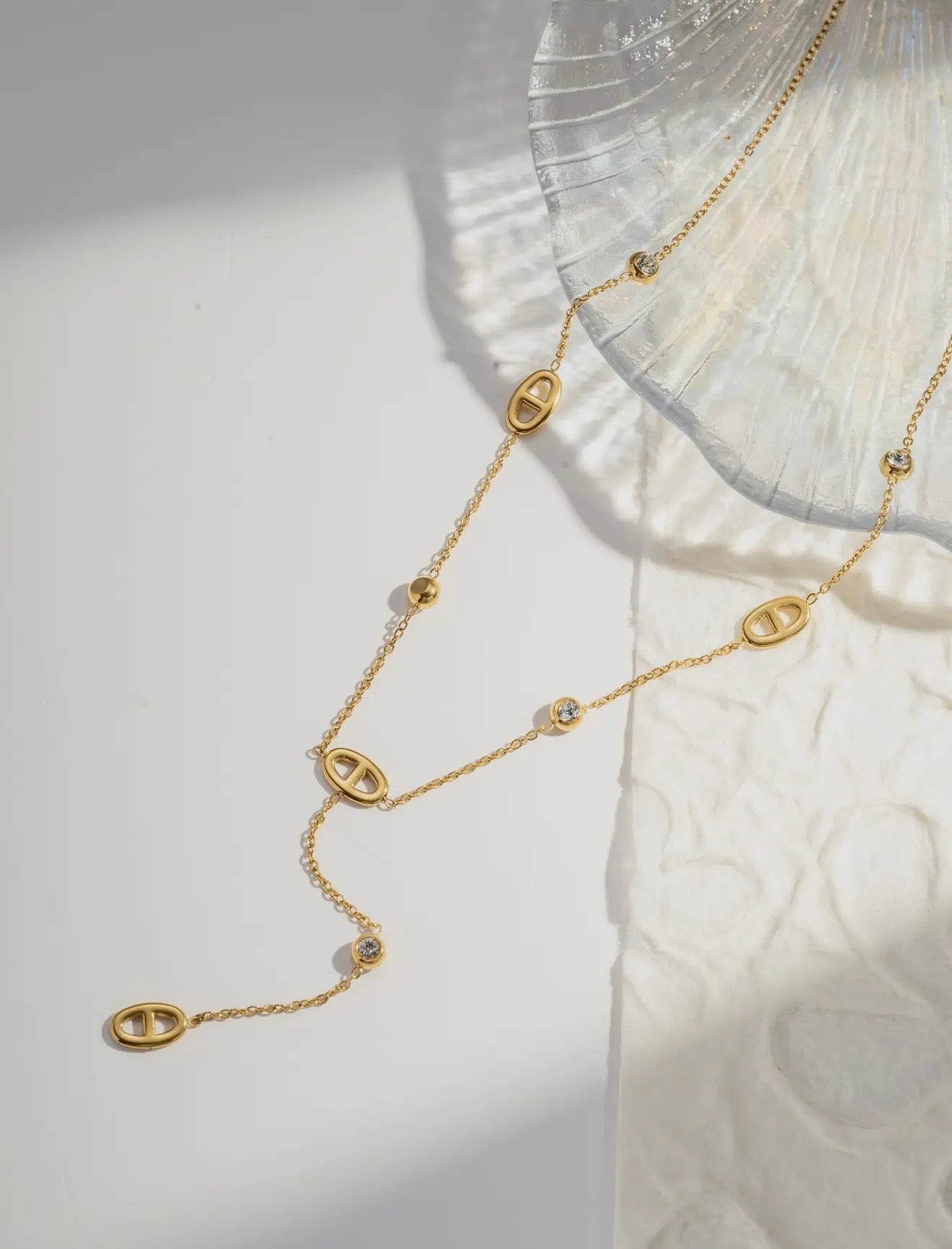 Collier en forme d’Y ovale & strasse