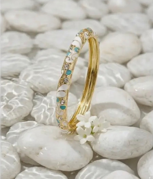 JONC THAÏLANDAIS ÉMAILLÉE EN LAITON – MOTIF FLEURS BOHÈME CHIC 🌸