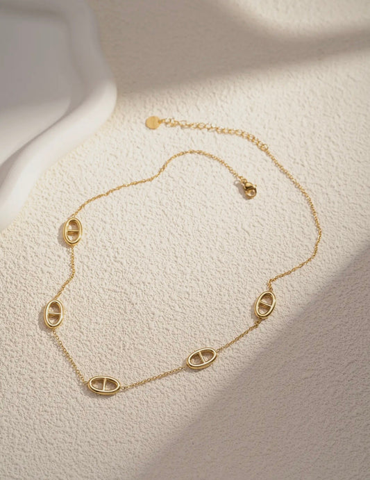 Collier ovale, ajourés